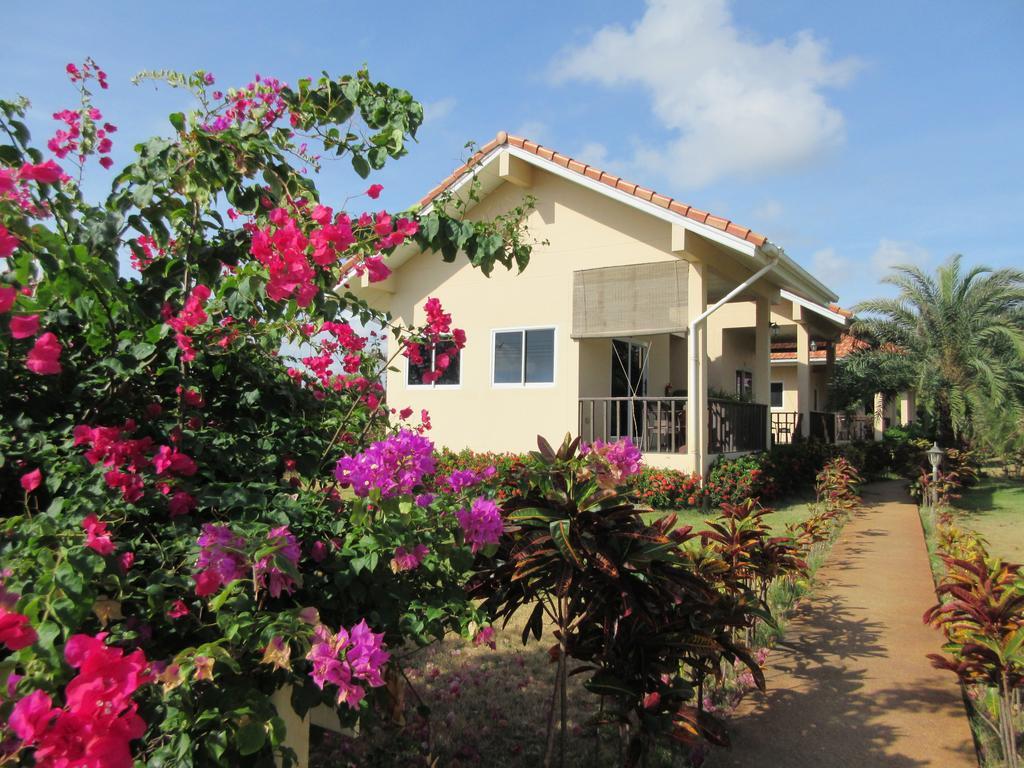 Ao Thai Resort Sathing Phra Esterno foto